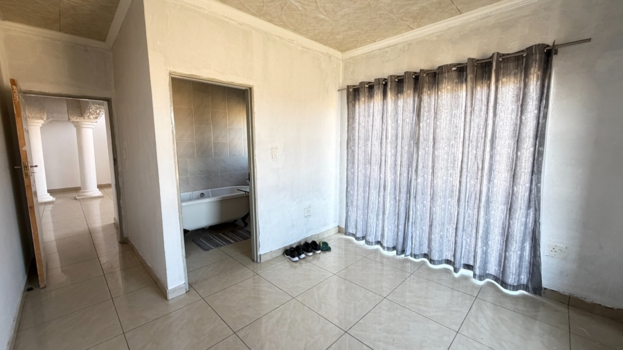 5 Bedroom Property for Sale in Grimbeeck Park North West